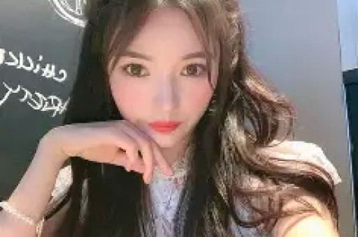 知名女网红翻车每天收入几万礼物却被曝光是AI生成的人物 知名女网红翻车每天收入几万礼物却被曝光是AI生成的人物