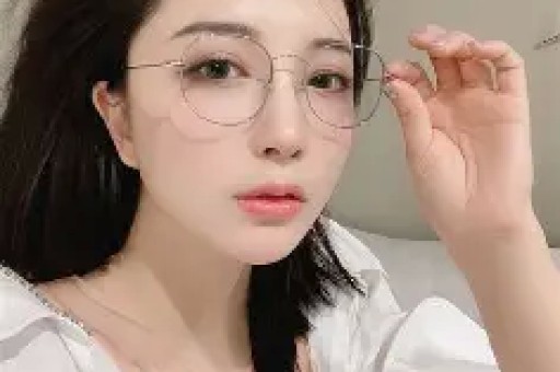 一手好牌打稀碎 三料影后马苏 被黑人驮肩 帮闺蜜撒谎 终究自断前程